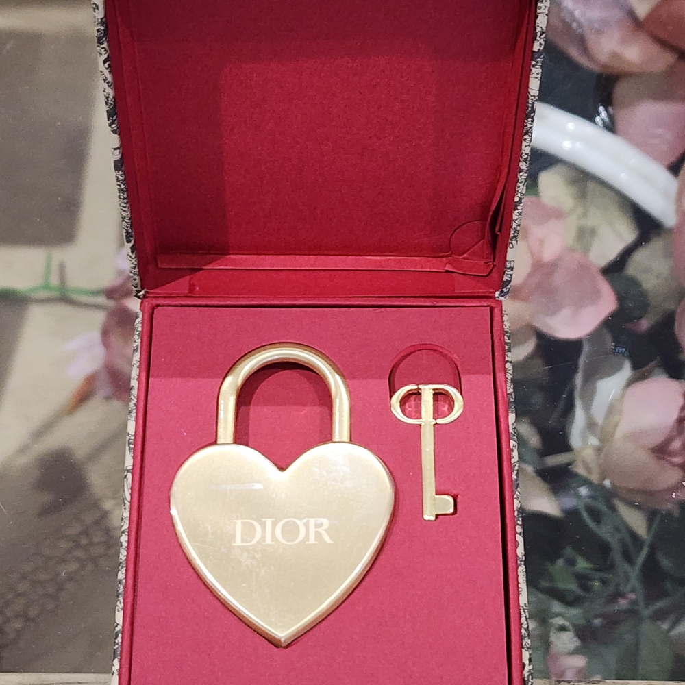 ❤️ Dior Limited Edition Gold Heart Padlock with Key ❤️